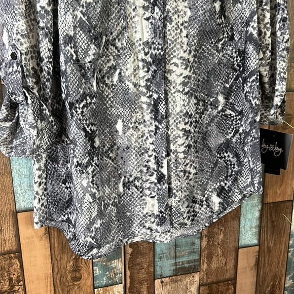 By&by XS snake print blouse button down - Picture 3 of 16